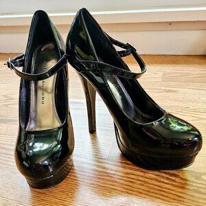 Patent leather platform Mary-Janes - Chinese Laundry - Size 9